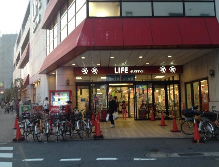 スーパー　ライフ千川駅前店（スーパー）まで201m
