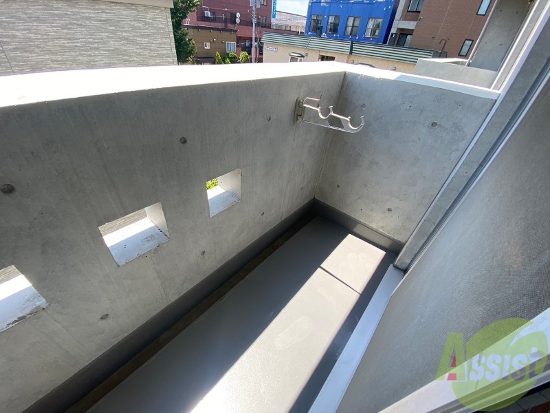 バルコニー　バルコニーです。天気の良い日には外干しができます！