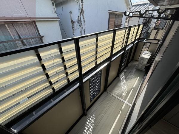 バルコニー　暖かな日差しのふりそそぐバルコニー