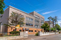 小学校　札幌市立平岸西小学校（小学校）まで360m