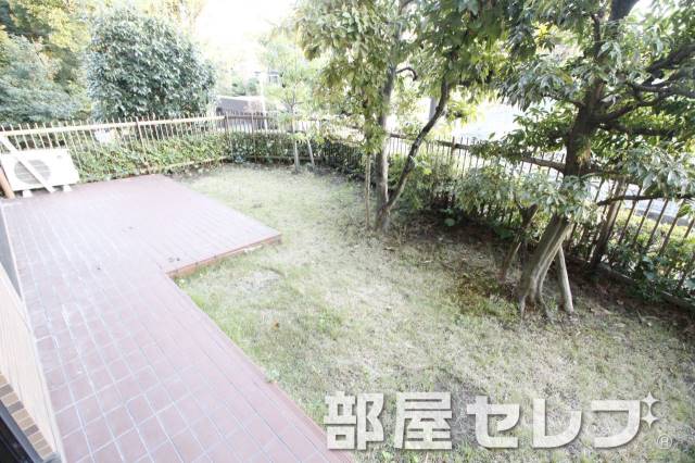 バルコニー　専用庭。