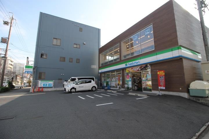 コンビニ　ファミリーマート（コンビニ）まで849m