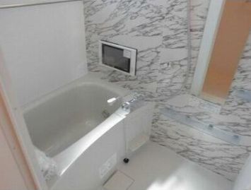 バス・シャワールーム　TV付きお風呂です。