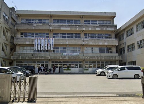 中学校　松戸市立六実中学校（中学校）まで4324m