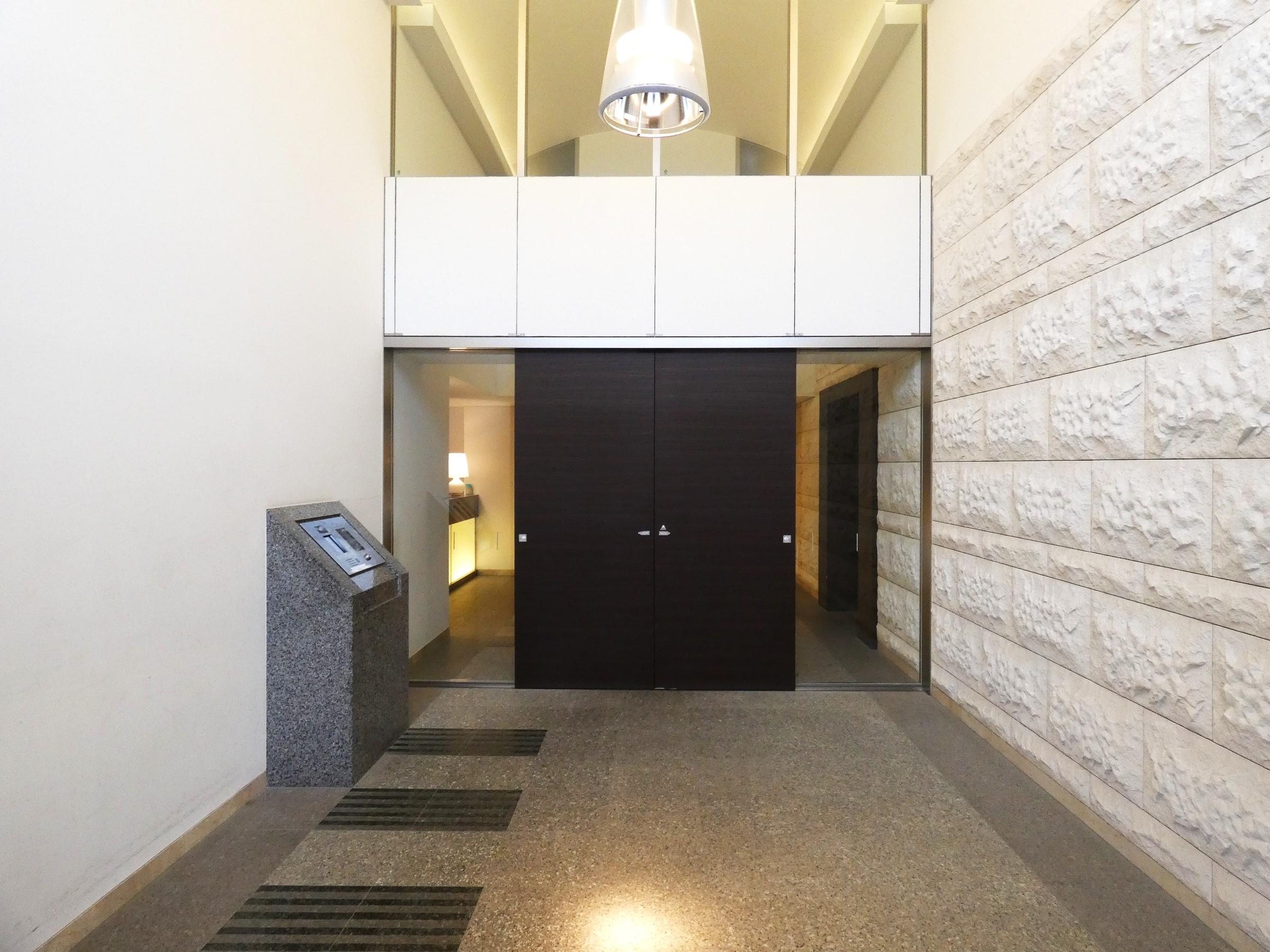 エントランス　エントランス