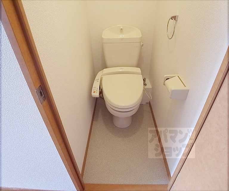 トイレ　ウォシュレット付きトイレです。