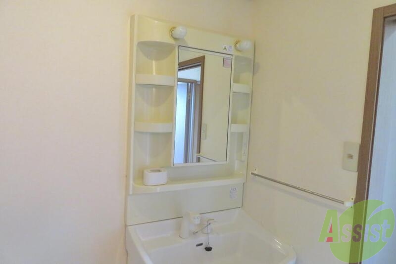 洗面設備　シャワー付洗面化粧台があるのも嬉しいポイントです。