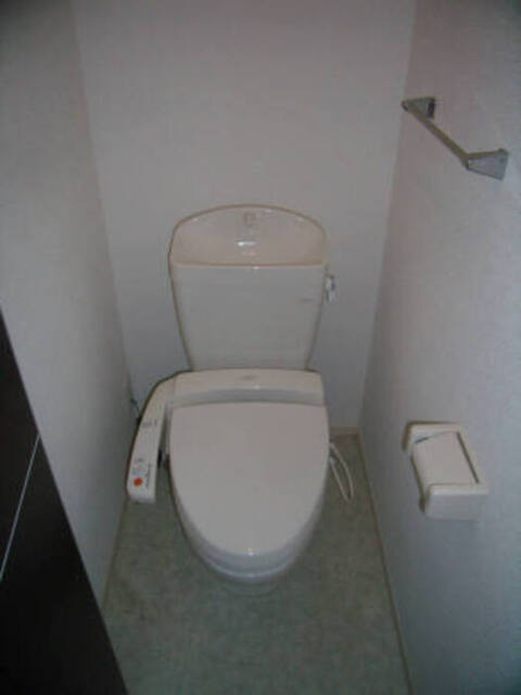 トイレ　温水洗浄暖房便座