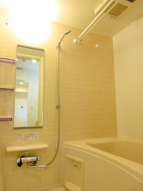 バス・シャワールーム　追い焚きに浴室乾燥機完備