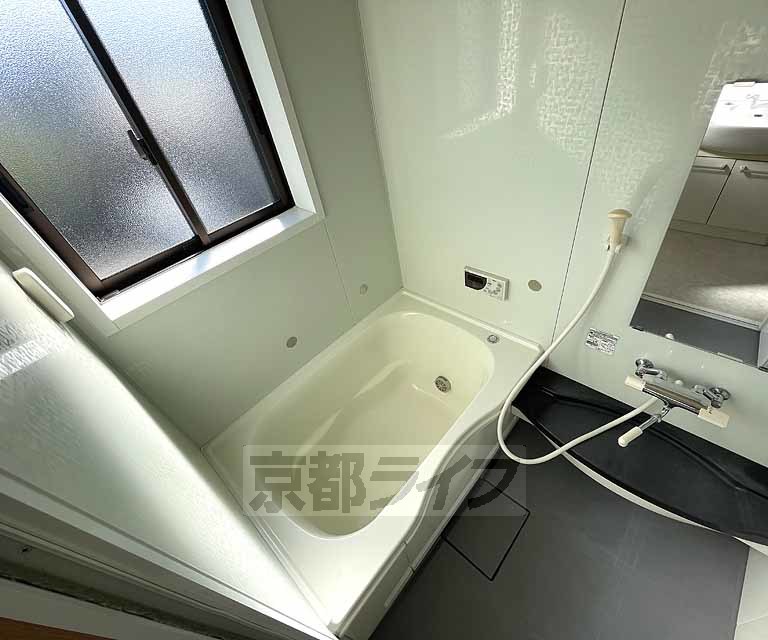 バス・シャワールーム　清潔感あるバスルーム