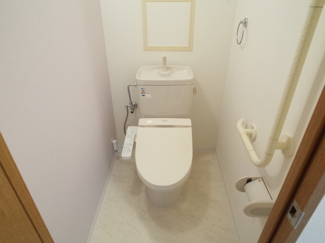 トイレ　温水洗浄便座