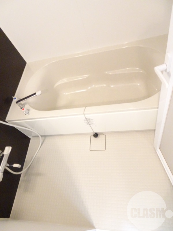 バス・シャワールーム　キレイにリフォームされています♪