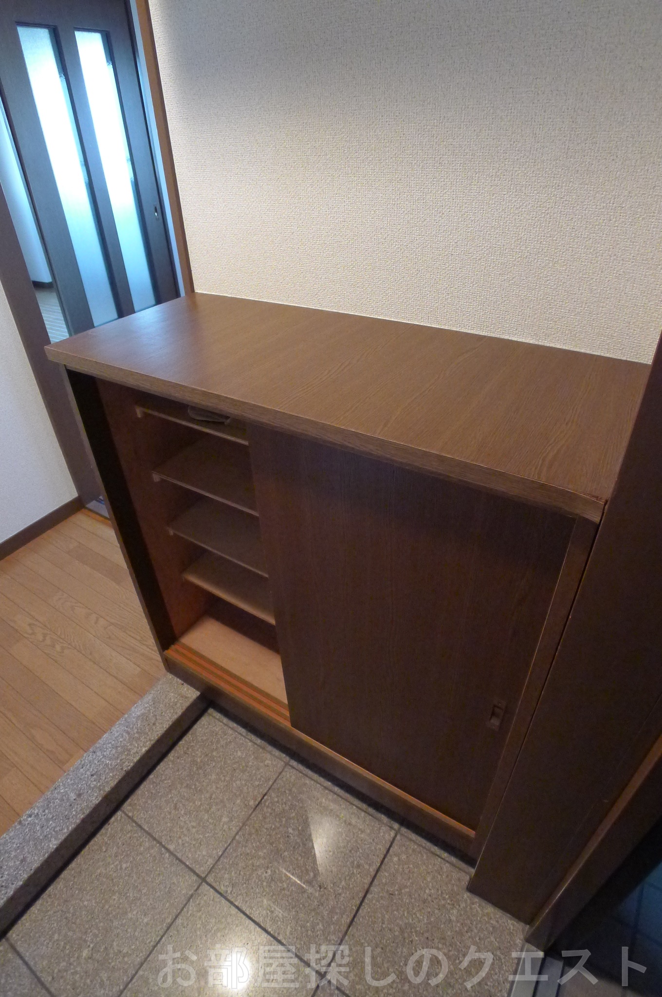 玄関　（写真は同タイプ）