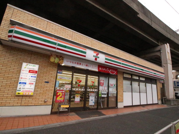 コンビニ　セブンイレブン（コンビニ）まで561m