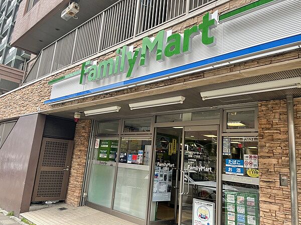 コンビニ　ファミリーマート高輪一丁目店（コンビニ）まで5m