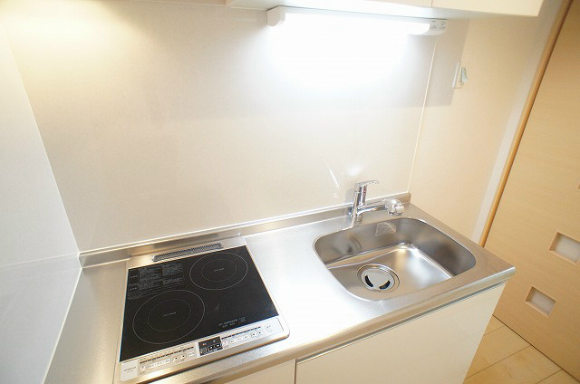 キッチン　キッチンはＩＨクッキングヒーターのシステムキッチン