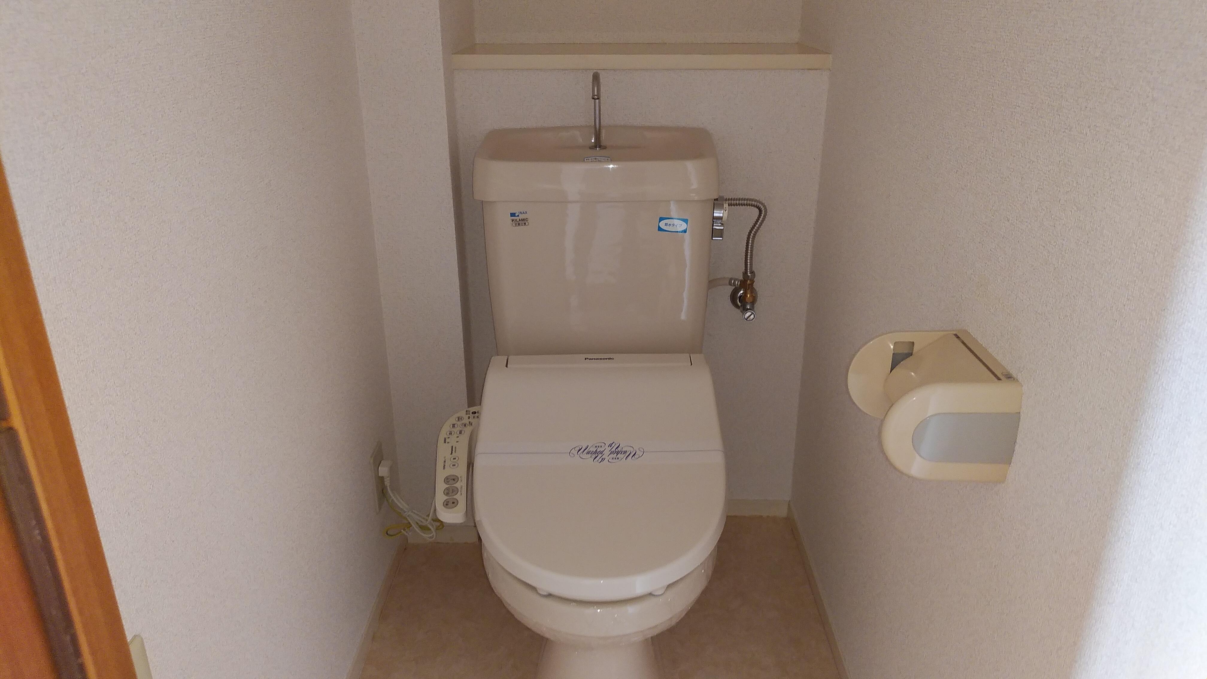 トイレ　【参考】同建物内の別のお部屋の画像です