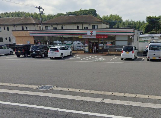 コンビニ　セブンイレブン（コンビニ）まで1260m