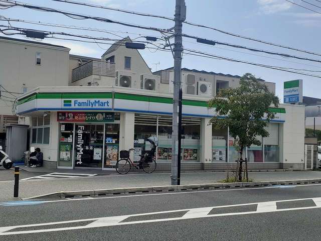 コンビニ　ファミリーマート西宮里中町店様（コンビニ）まで350m