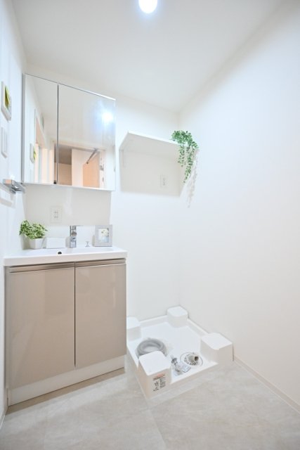 洗面設備　※家具・小物はイメージです