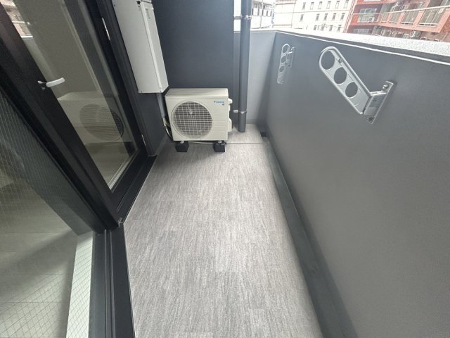 バルコニー　同物件別号室の写真です。