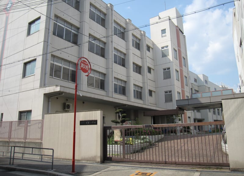 小学校　大阪市立姫里小学校（小学校）まで561m