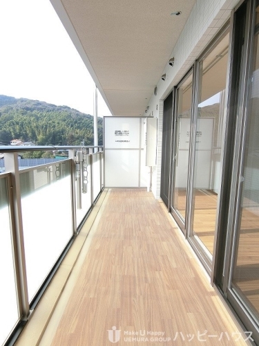 バルコニー　建設中の部屋の為、類似物件です。現状を優先とさせて頂きます。