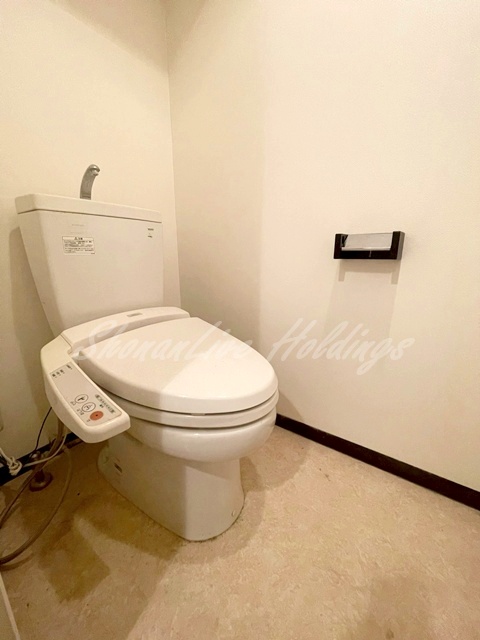 トイレ　温水洗浄便座付き♪