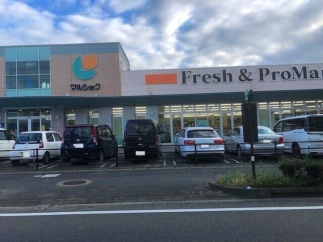 スーパー　マルショク那珂川店（スーパー）まで886m