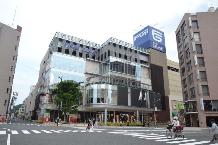 ショッピングセンター　フジグラン（ショッピングセンター）まで400m