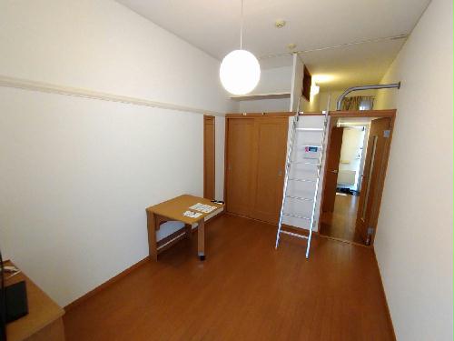 居室・リビング　2階は絨毯仕様です。