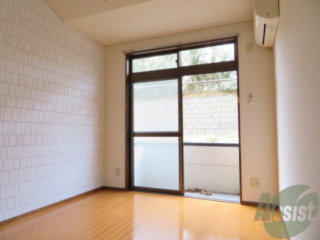 居室・リビング　陽の光が差し込む明るいお部屋は気持がいいですね。