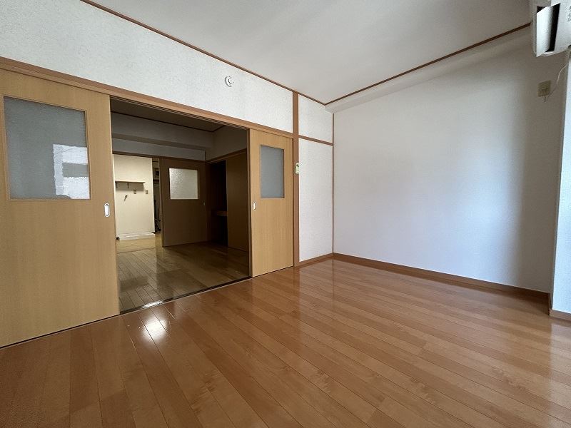 居室・リビング　６畳の洋室です☆エアコンがついています☆