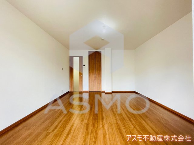 居室・リビング　同マンション別部屋参考写真