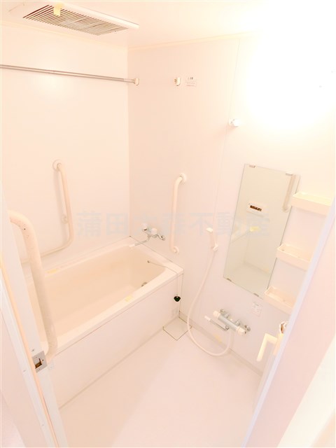 バス・シャワールーム　追焚と浴室乾燥機付きのお風呂　バスルーム　浴室