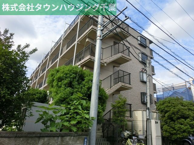 建物外観　エレベーター付き鉄筋コンクリート造マンション