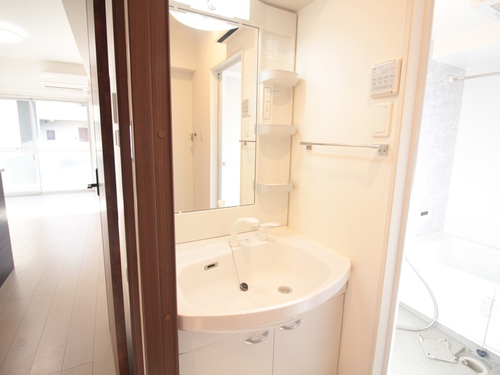 洗面設備　※同系タイプ他号室の写真です