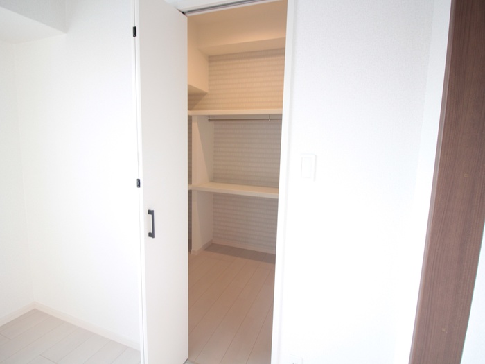 収納　※同系タイプ他号室の写真です