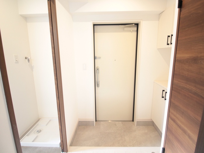 玄関　※同系タイプ他号室の写真です