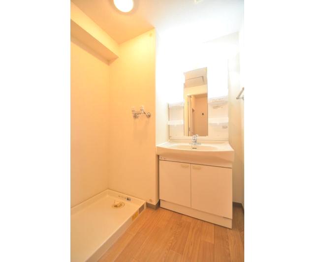 洗面設備　写真：設備同仕様の別物件です