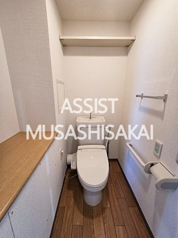 トイレ　写真：設備同仕様の別物件です