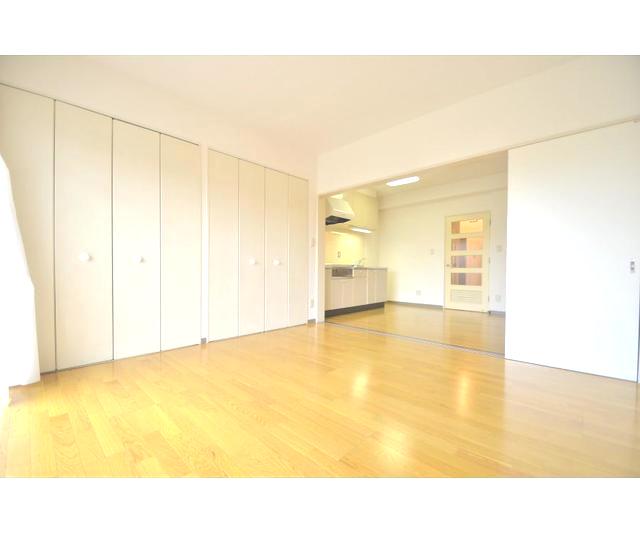 収納　写真：設備同仕様の別物件です