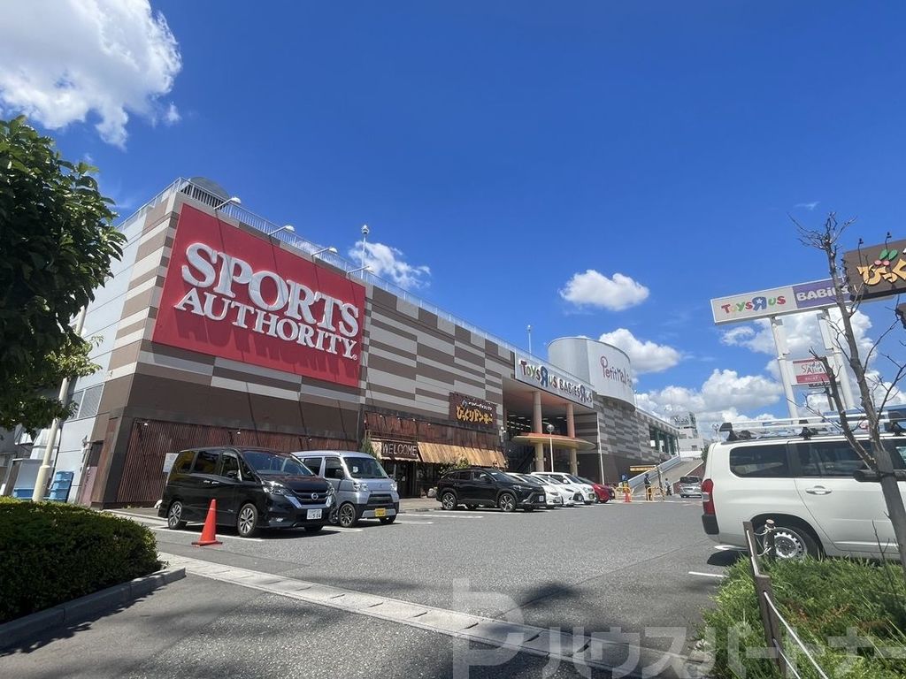ショッピングセンター　スポーツオーソリティ松戸店（ショッピングセンター）まで880m
