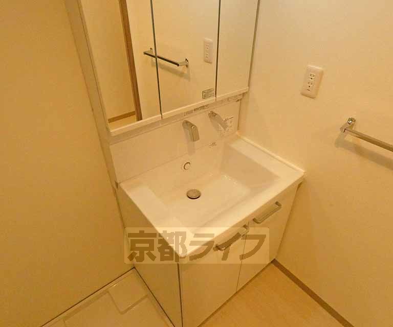 洗面設備　独立洗面台です・