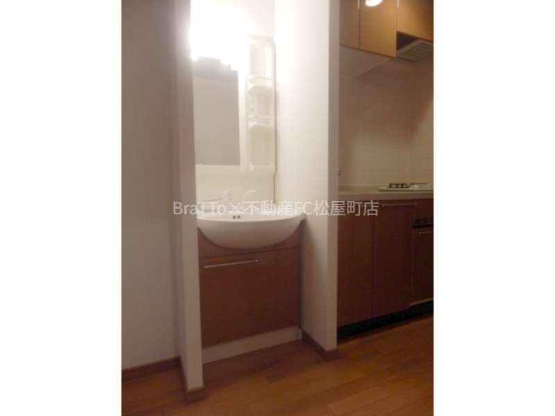 洗面設備　独立洗面台（シャンプードレッサー付き）