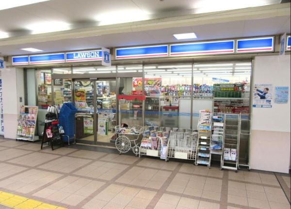 コンビニ　ローソン下高井戸駅前店（コンビニ）まで302m