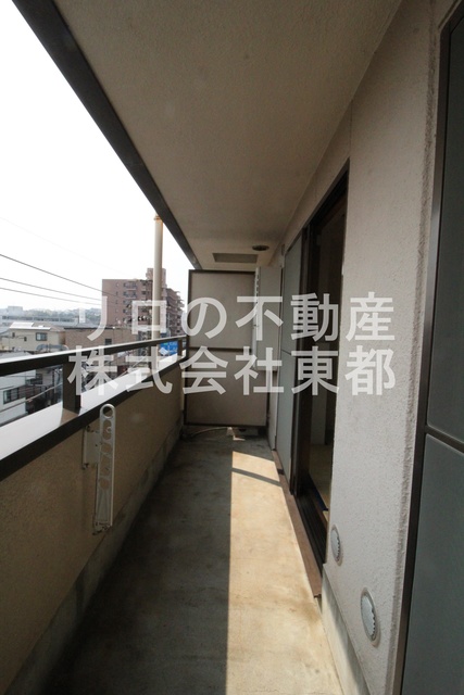 バルコニー　お天気のいい日は洗濯物も気持ちよく干せますね！