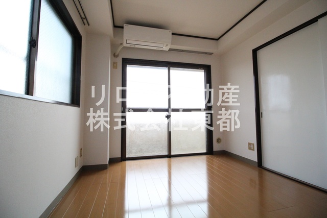 居室・リビング　窓から暖かな日差しが入ります♪