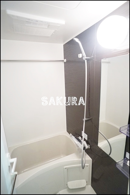 バス・シャワールーム　雨の日でも安心の浴室乾燥機付きです♪