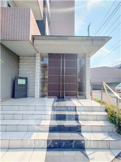 エントランス　ゆとりのあるエントランスです